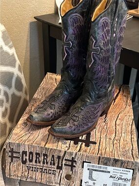 Corral Black and Purple Embroidered Western Boots size 9